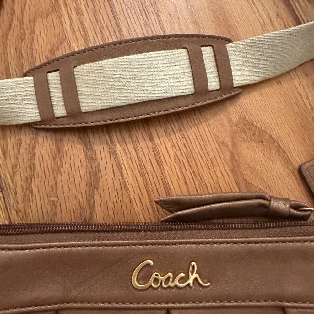 Coach Brown Leather Crossbody Bag 👜✨ - Picture 3 of 6